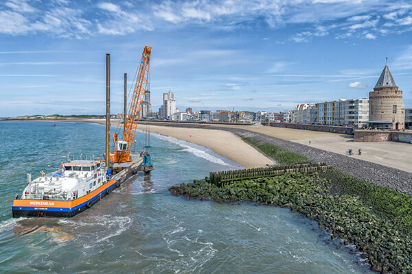 Projectfotograaf met drone, Van Oord in is Vlissingen bezig met het project kustversterking