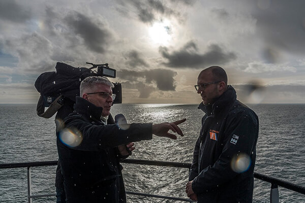 Persfotografie op volle zee als reportagefotograaf naast het NOS Journaal